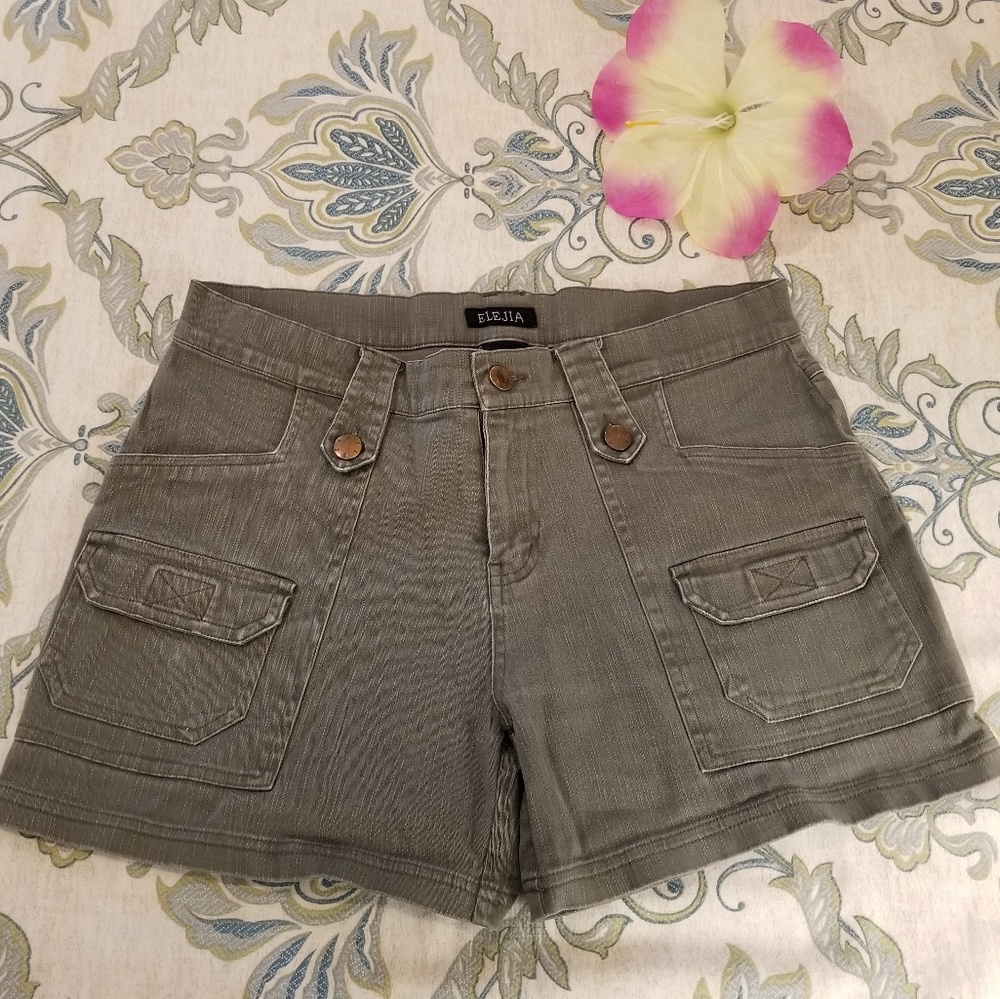 ELEJIA Green Junior's Shorts Size 9
